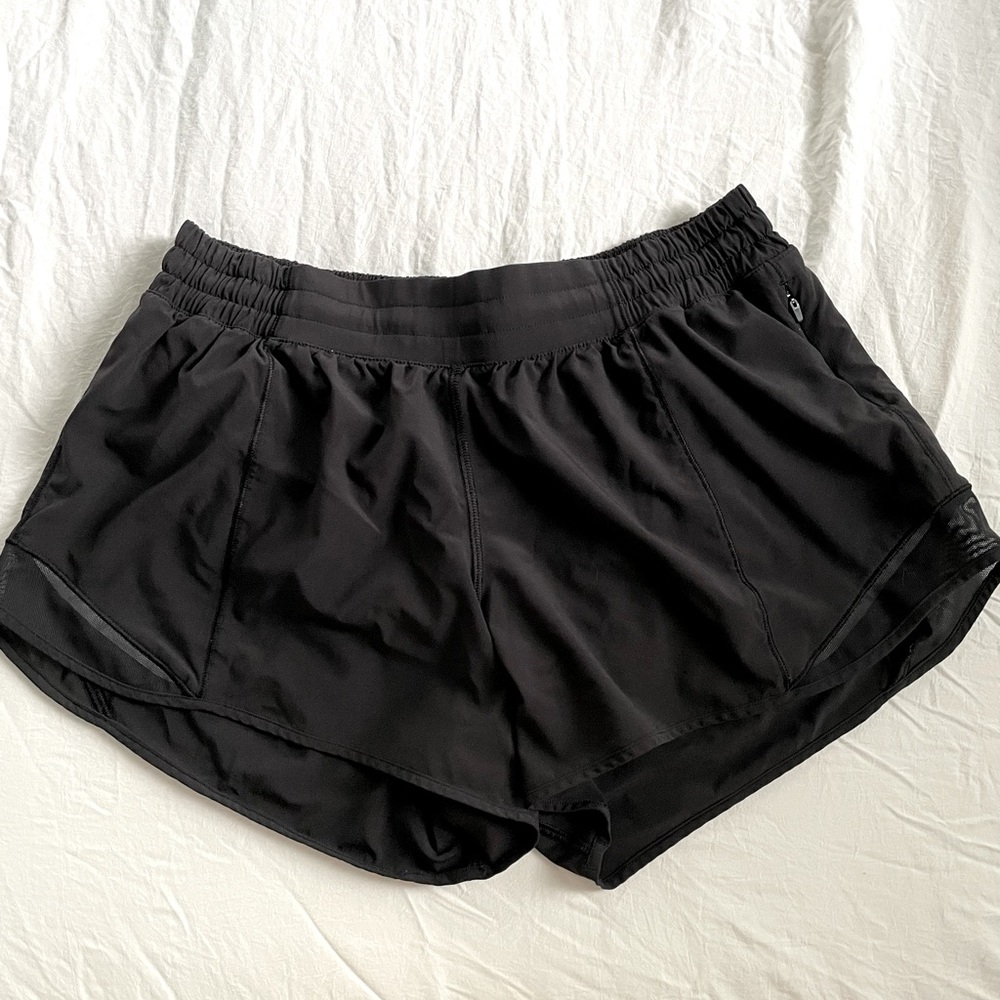 🤍 Lululemon Hotty Hot Shorts 4” 🖤